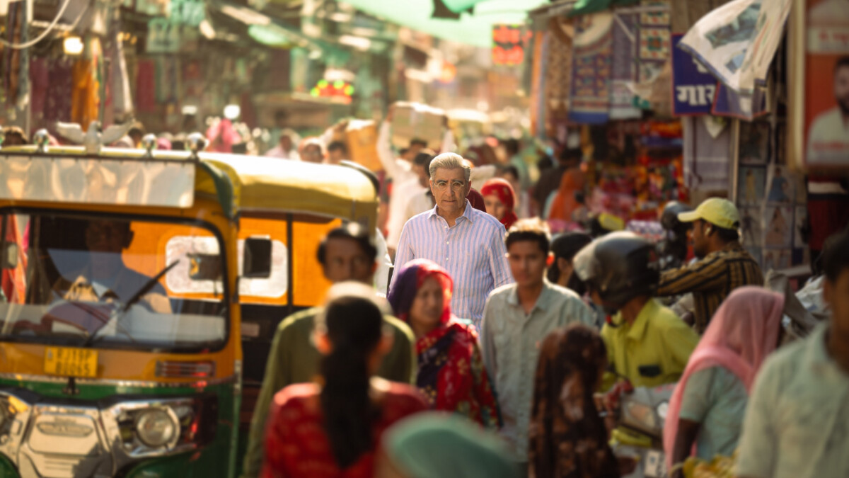 Eugene Levy nel Rajasthan, in India, nella terza stagione di “In viaggio con Eugene Levy”, ora disponibile su Apple TV
