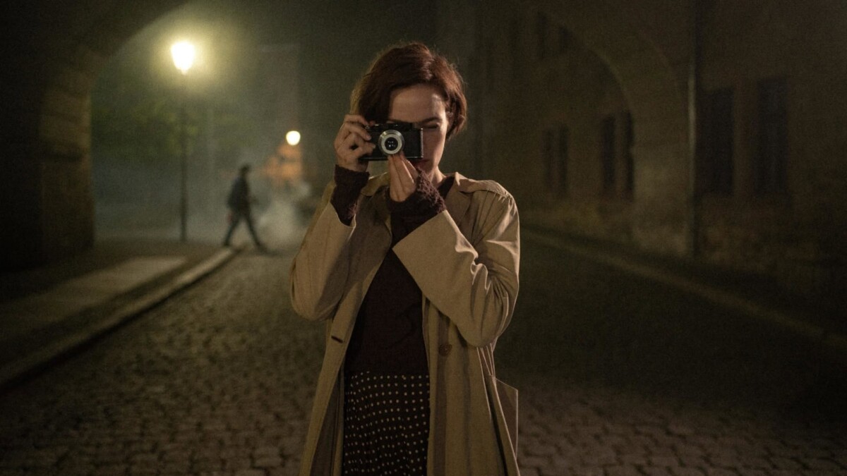 la ragazza con la leica film