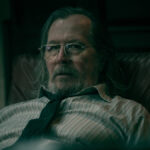 Sir Gary Oldman in "Slow Horses", ora disponibile in streaming su Apple TV.