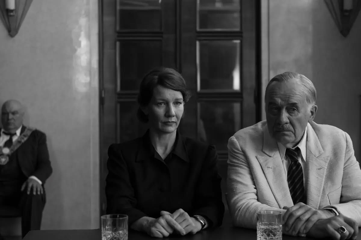 Fatherland: i nuovi trailer e poster del film di Paweł Pawlikowski