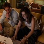 Mikey Madison e Jeremy Allen White in The Social Reckoning