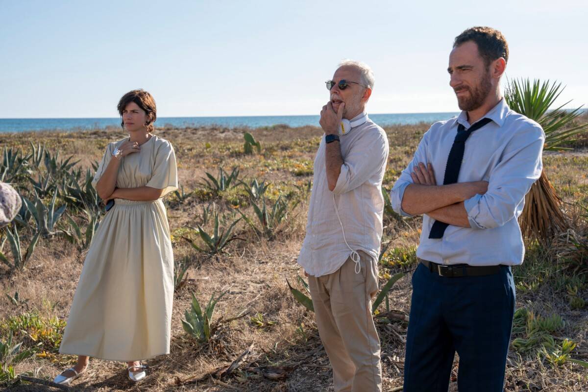 Noi Un Po’ Meglio. (L to R) Maria Chiara Giannetta as Lucia, Director Daniele Luchetti, Elio Germano as Simone in Noi Un Po’ Meglio. Cr. Antonio Faccilongo/Netflix © 2026