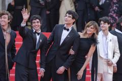 Javier Calvo - Javier Ambrossi - Penélope Cruz - Milo Quifes – Cannes 79 – Foto Martina Dal Piano per Think Movies