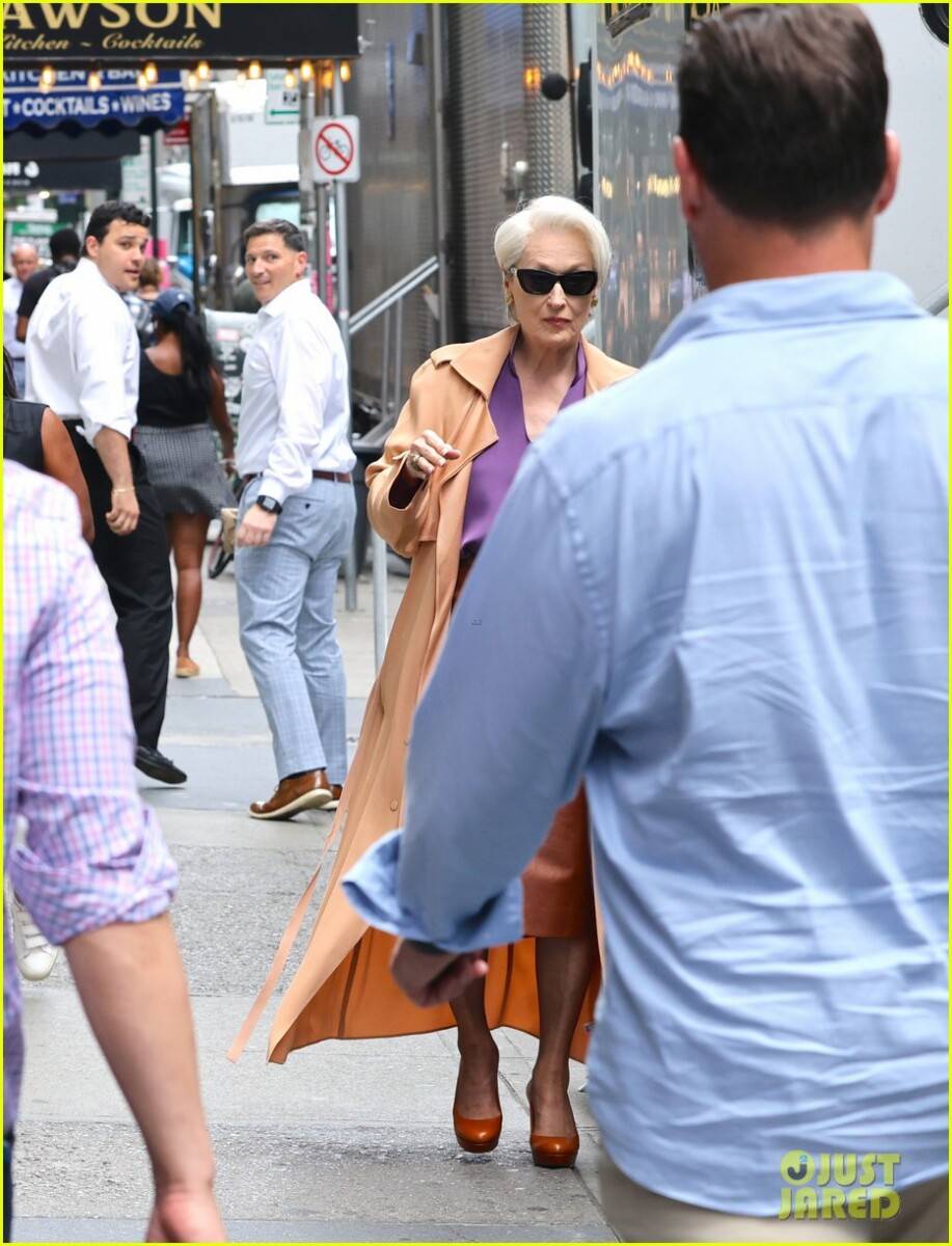immagine meryl streep set il diavolo veste prada 2