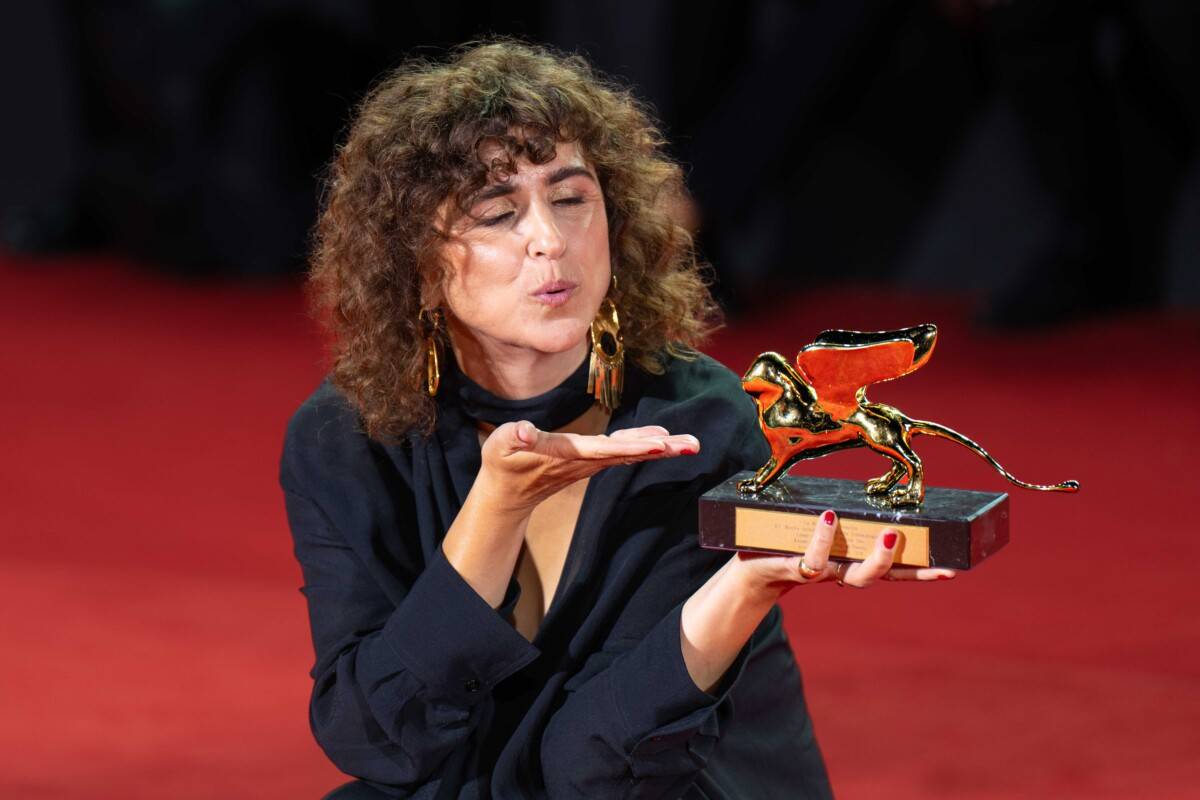 Venezia 2026 - Leone d'oro - Woman Unknown - foto Martina Dal Piano per Think Movies